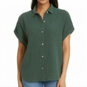 NWT Green Button-Up Top